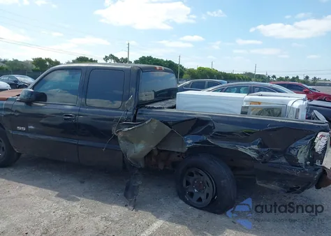2001 Chevrolet Silverado 1500 z USA, uszkodzony, nr VIN 2GCEC19W411154811